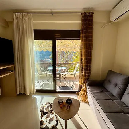 アパート Panos House