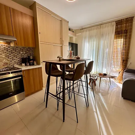 Panos House アパート *