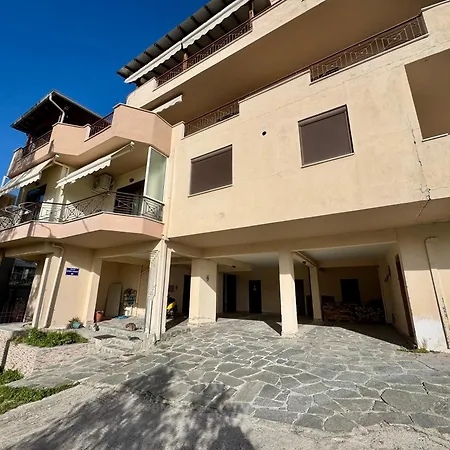 Panos House カヴァラ
